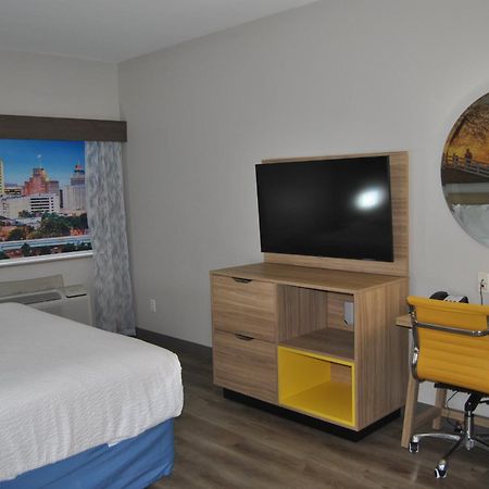 Days Inn & Suites By Wyndham San Antonio North/Stone Oak Dış mekan fotoğraf