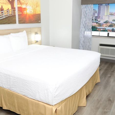 Days Inn & Suites By Wyndham San Antonio North/Stone Oak Dış mekan fotoğraf