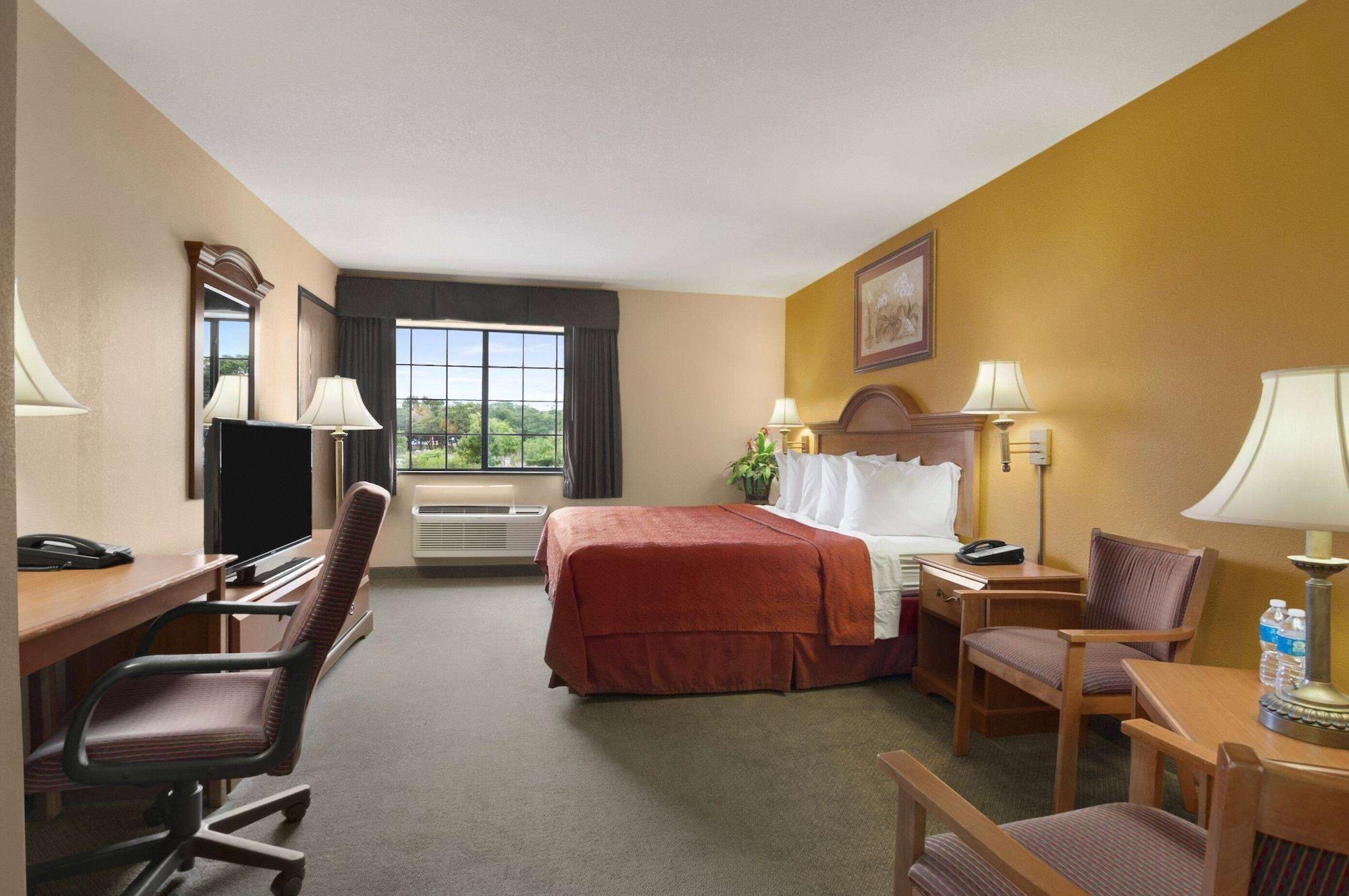 Days Inn & Suites By Wyndham San Antonio North/Stone Oak Dış mekan fotoğraf