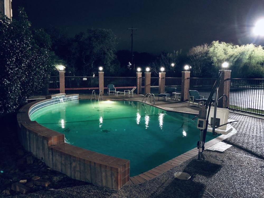 Days Inn & Suites By Wyndham San Antonio North/Stone Oak Dış mekan fotoğraf