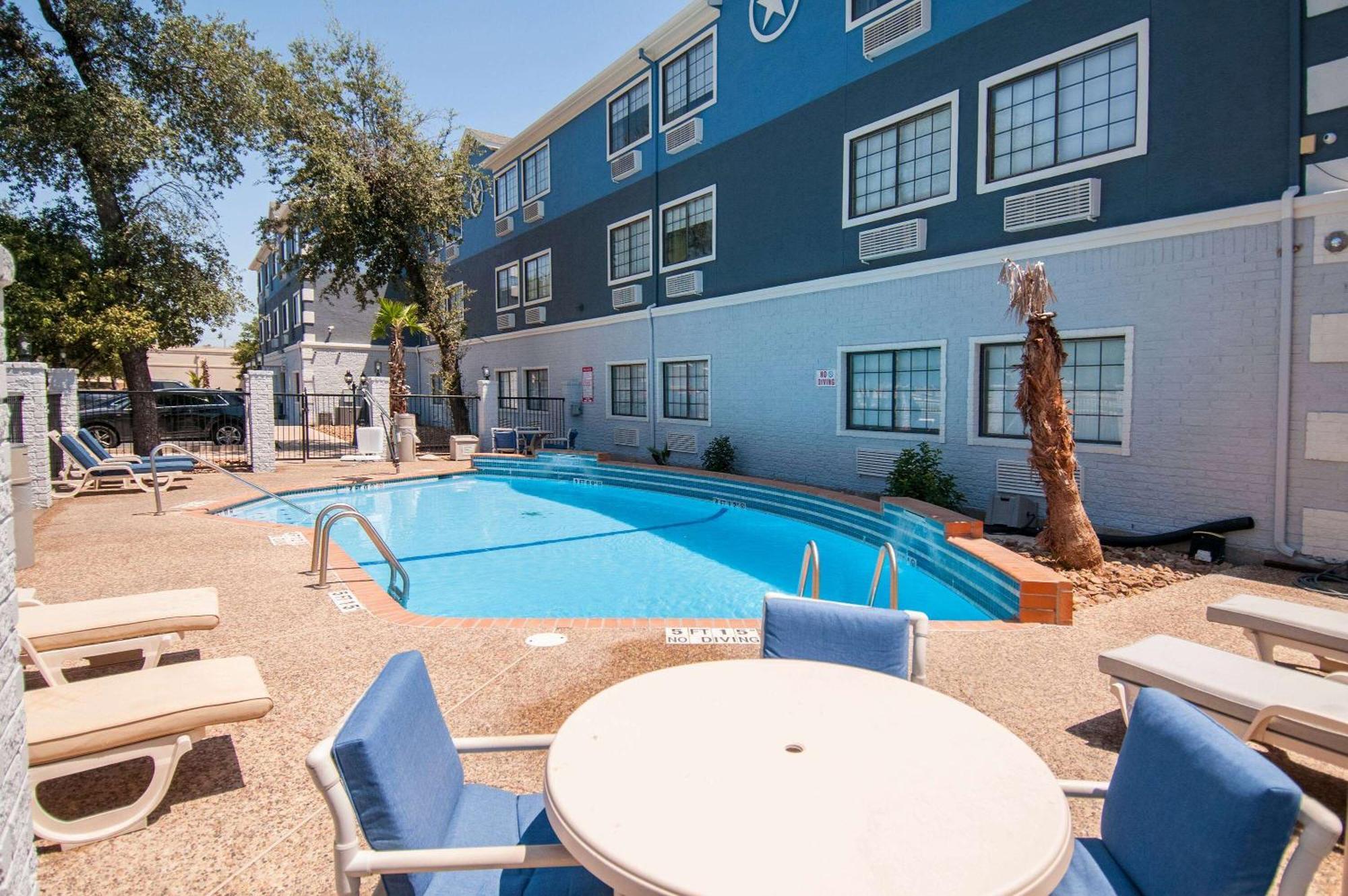 Days Inn & Suites By Wyndham San Antonio North/Stone Oak Dış mekan fotoğraf