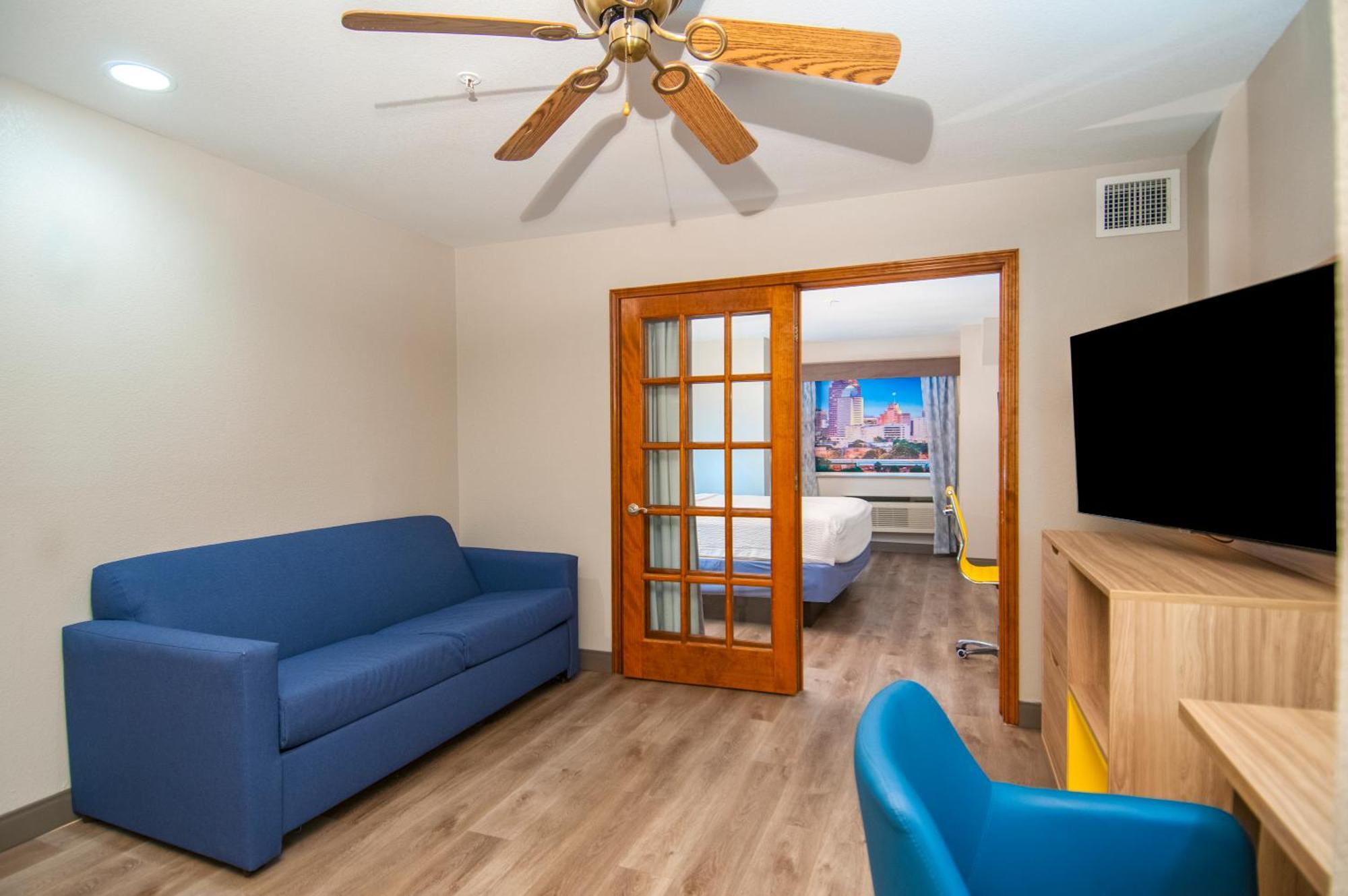 Days Inn & Suites By Wyndham San Antonio North/Stone Oak Dış mekan fotoğraf