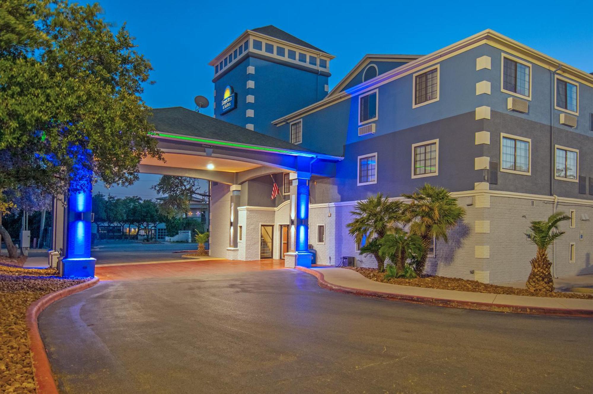 Days Inn & Suites By Wyndham San Antonio North/Stone Oak Dış mekan fotoğraf